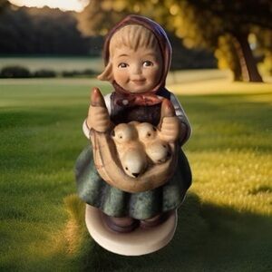 Goebel Figurine Chicken Licken